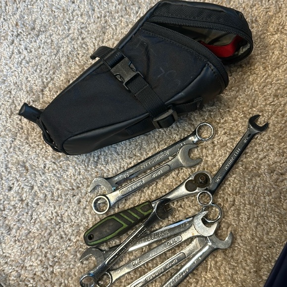 Bike tools in bag - Picture 1 of 5